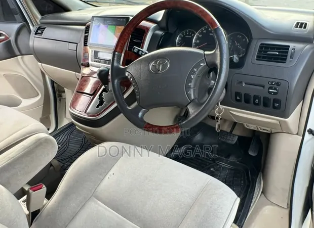 Toyota Alphard 2005 Nyeupe - 1
