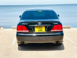Toyota Crown 2004 Nyeusi