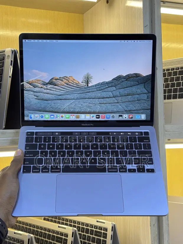 Apple MacBook 2019 8GB Intel Core i5 256GB SSD - 1