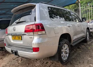 Toyota Land Cruiser V8 VX-R 2018