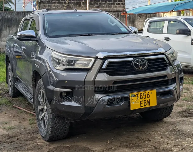 Toyota Hilux 2017 Double Cab 4x4 - 1