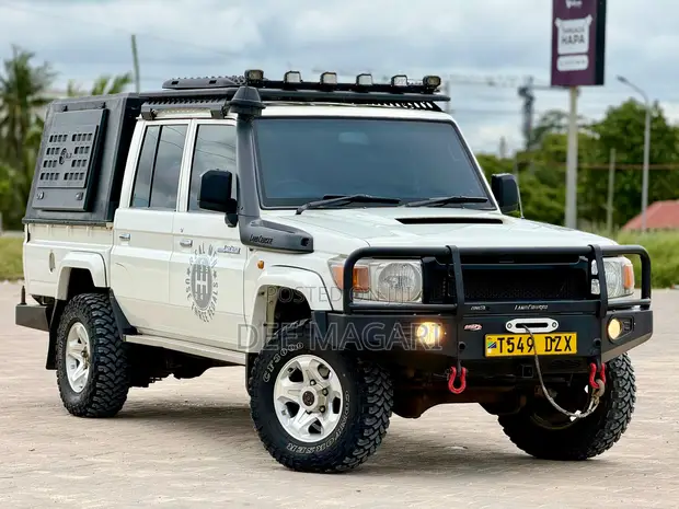 Toyota Land Cruiser 2020 Nyeupe - 1