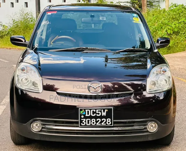 Mazda Verisa 2004 Nyeusi - 1