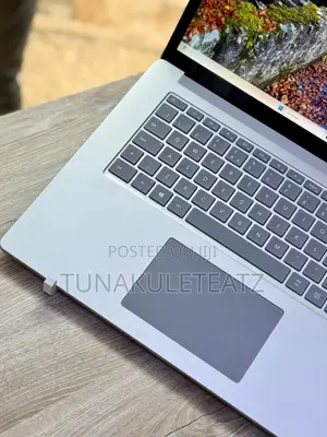 Microsoft Surface Laptop 3 15" i5 8GB RAM 256GB SSD