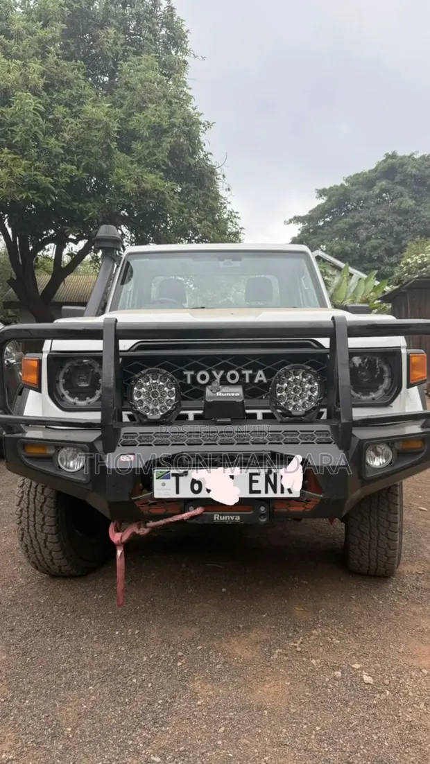 Toyota Land Cruiser 79 Series Pickup 2024 Nyeupe - 1