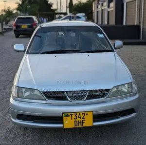Toyota Carina 2001 Nyeupe