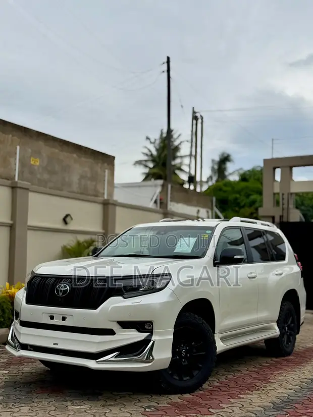 Toyota Land Cruiser Prado 2023 Nyeupe - 1
