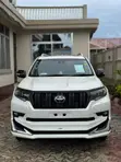 Toyota Land Cruiser Prado 2023 Nyeupe - 2