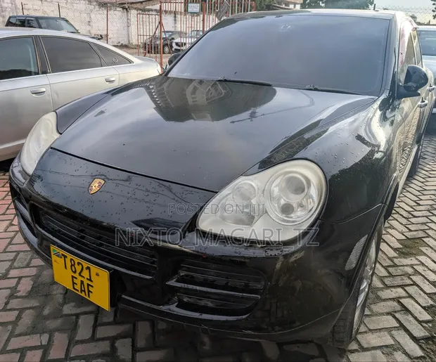Porsche Cayenne 2008 Nyeusi - 1