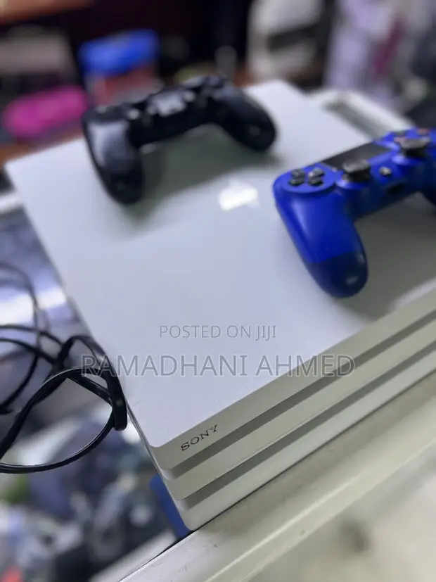 PS4 Pro 1TB na Michezo 10+ & Vidhibiti 2 - 1