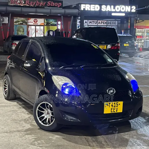 Toyota Vitz 1.0 FWD 5dr Hatchback 2010 - 1