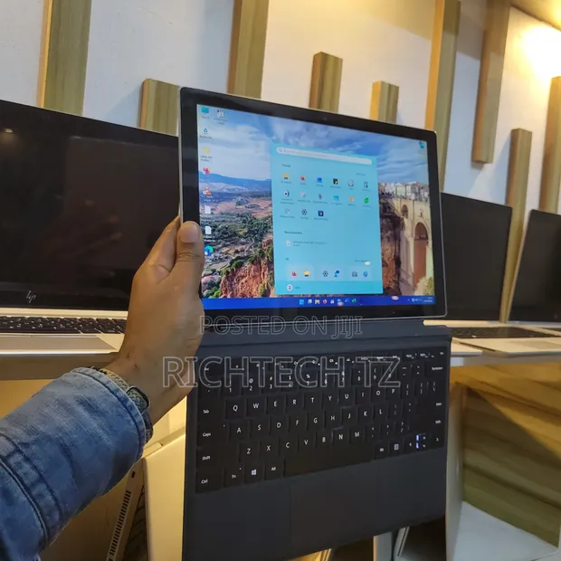 Microsoft Surface Pro 4 (Refurbished) - i7, 8GB RAM, 256GB SSD - 1