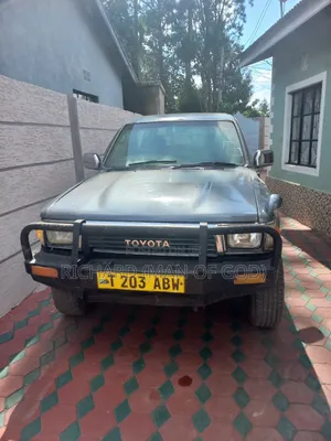 Toyota Hilux 1998 Kijani Double Cabin