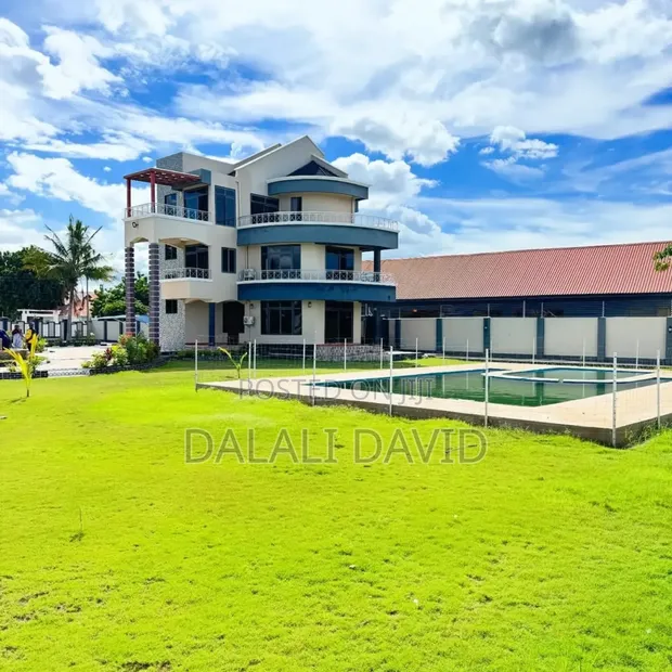 Nyumba ya Kisasa Vyumba 4 vya Kulala, Bahari Beach - 1