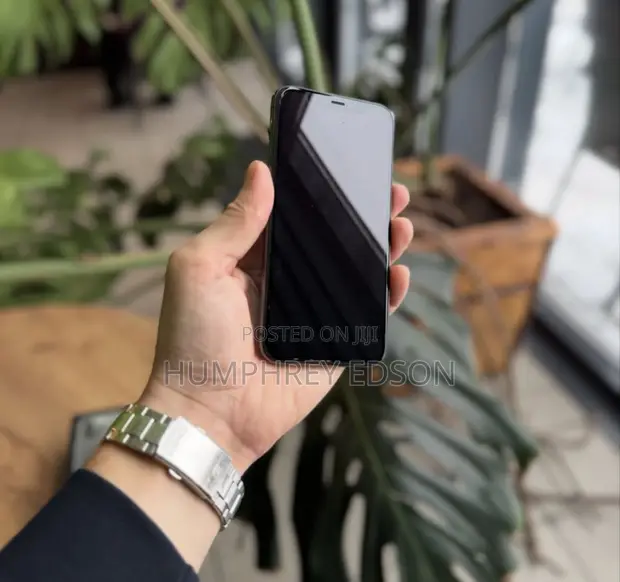 Apple iPhone 11 Pro 64GB Gray - 1