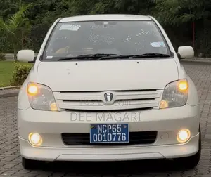 Toyota IST 2003 - Pearly White