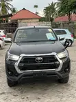 Toyota Hilux Revo 2022 Nyeusi - 2