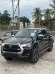 Toyota Hilux Revo 2022 Nyeusi - 3