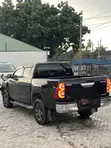 Toyota Hilux Revo 2022 Nyeusi - 4