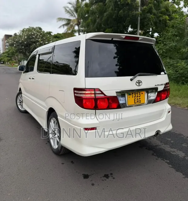 Toyota Alphard 2.4 Petrol AWD 2006 Nyeupe - 1