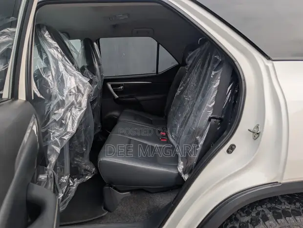 Toyota Fortuner 2.4 D AWD 2024 Nyeupe - 1