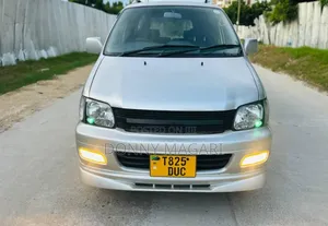 Toyota Noah 2003 Nyeupe
