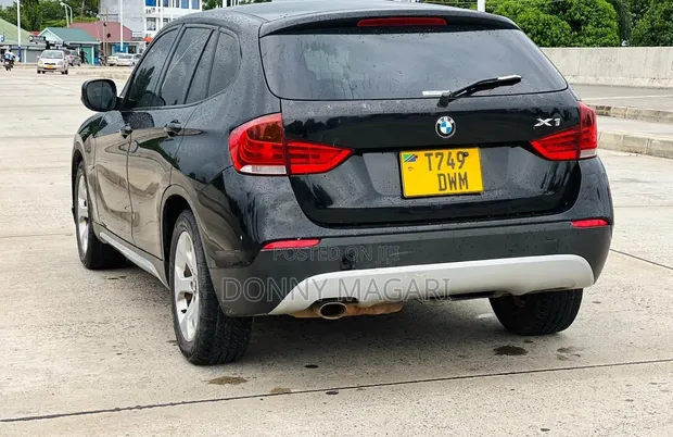 BMW X1 2011 Nyeusi - 1