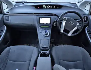 Toyota Prius 2011 Nyeupe