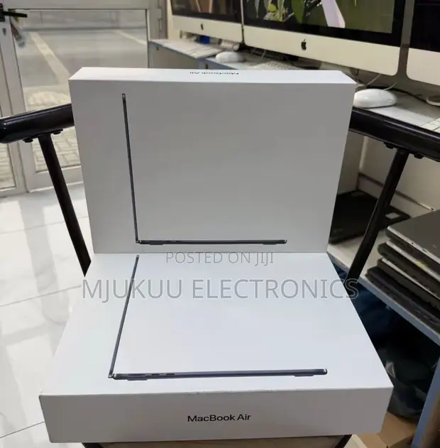 Apple MacBook Air 2024 M3 13-inch 16GB RAM 256GB SSD - 1