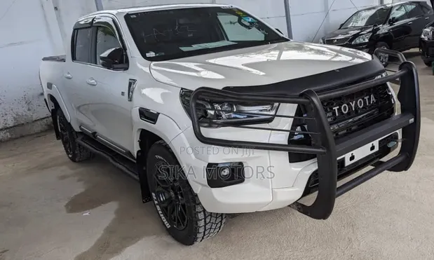 Toyota Hilux GR 2022 Nyeupe - 1