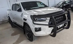 Toyota Hilux GR 2022 Nyeupe
