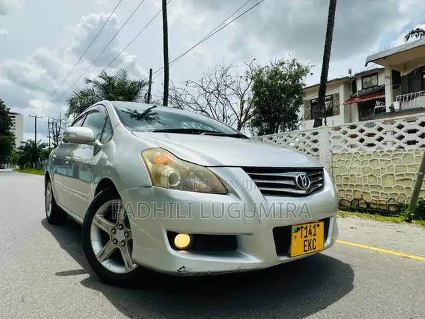 Toyota Blade 2004 Nyeupe - 1