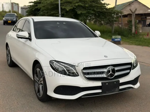 Mercedes-Benz E200 2017 Nyeupe - 1
