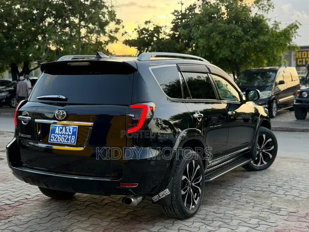 Toyota Vanguard 2012 Black - 1
