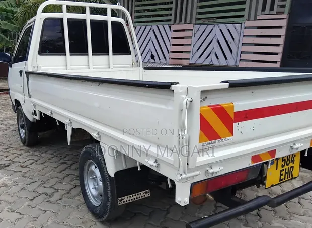 Toyota TownAce Pickup 2018 White - 1