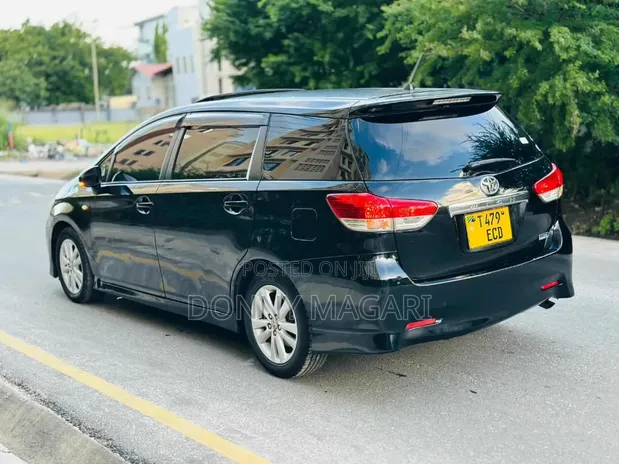 Toyota Wish 2011 Nyeusi - 1