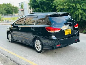 Toyota Wish 2011 Nyeusi