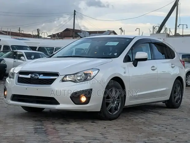 Subaru Impreza 2.0i Limited 2013 White - 1