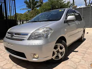 Toyota Raum 2010 Nyeupe