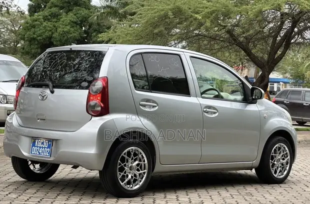 Toyota Passo 1.0 FWD 2010 Nyeupe - 1