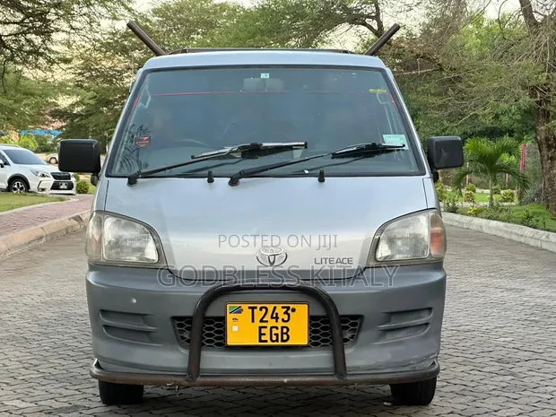 Toyota Townace 2004 Silver - 1