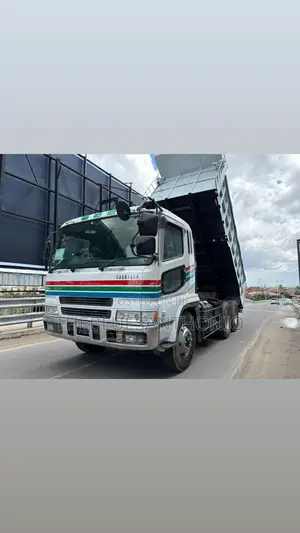 Mitsubishi Fuso Super Great Dump Truck