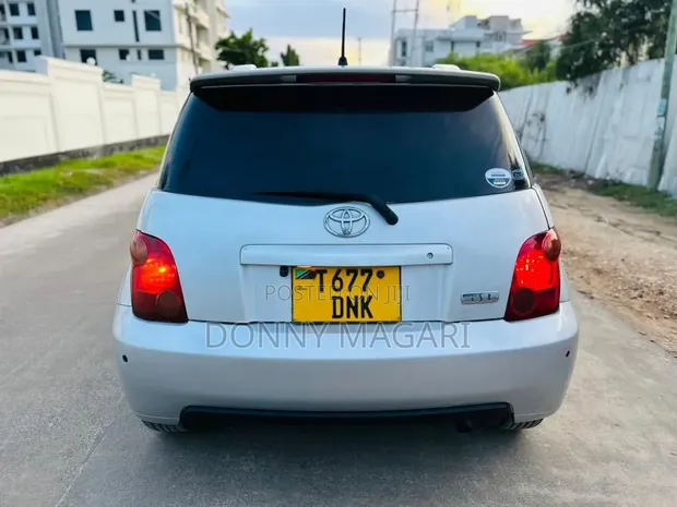 Toyota IST 2003 Silver - 1