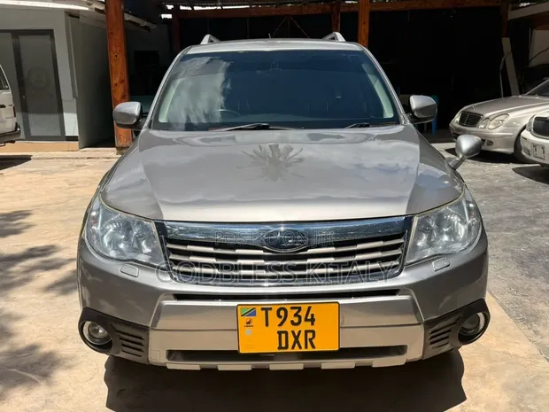 Subaru Forester 2009 Beige - 1