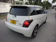 Toyota IST 2004 Nyeupe - 4