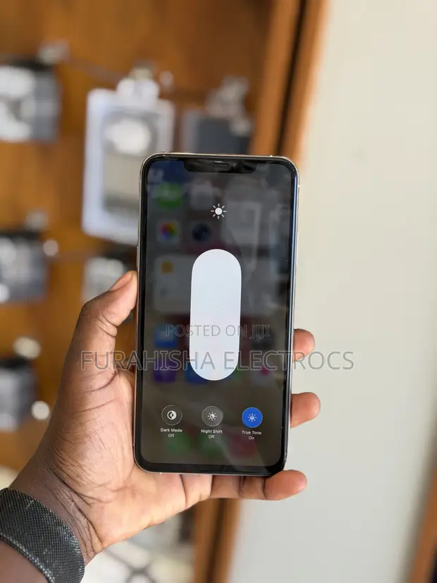 Apple iPhone 11 Pro Max 256GB Nyeupe - 1