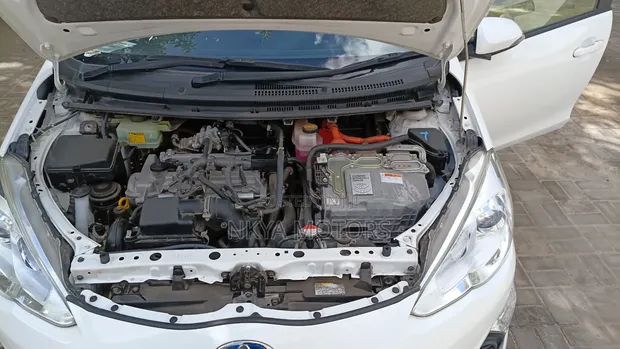 Toyota Aqua 2017 White - 1