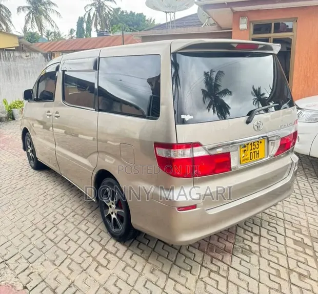 Toyota Alphard 2004 Gold - 1