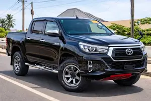 Toyota Hilux Double Cab 2018 - Nyeusi Metallic