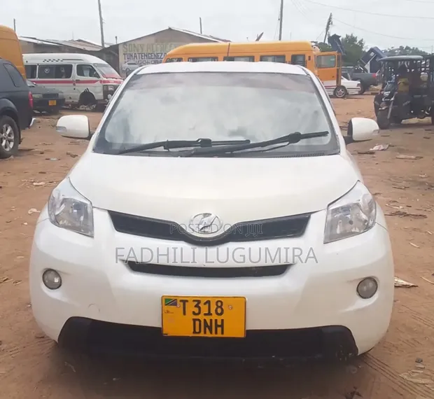 Toyota IST 2006 Nyeupe - 1